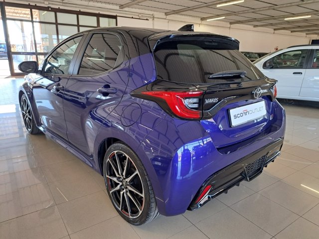 TOYOTA Yaris 1.5h 130 gr sport