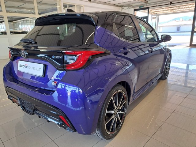 TOYOTA Yaris 1.5h 130 gr sport