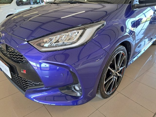 TOYOTA Yaris 1.5h 130 gr sport