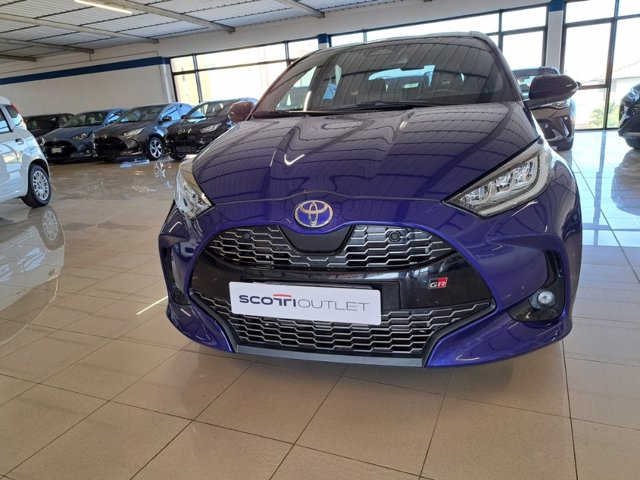 TOYOTA Yaris 1.5h 130 gr sport