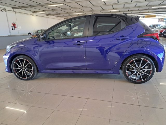 TOYOTA Yaris 1.5h 130 gr sport