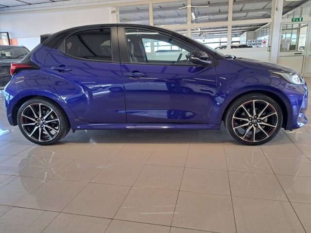 TOYOTA Yaris 1.5h 130 gr sport