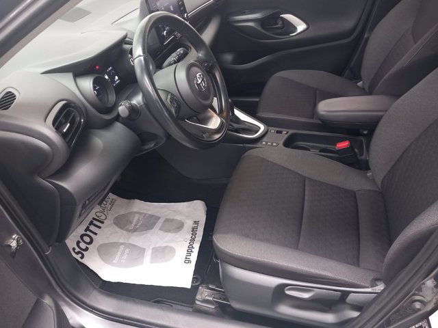 TOYOTA Yaris 1.5h trend