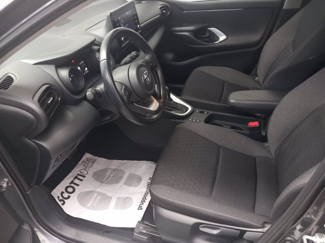 TOYOTA Yaris 1.5h trend