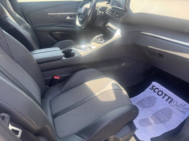 PEUGEOT 5008 BlueHDi 130 S&S EAT8 Allure