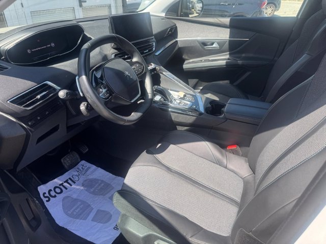 PEUGEOT 5008 BlueHDi 130 S&S EAT8 Allure