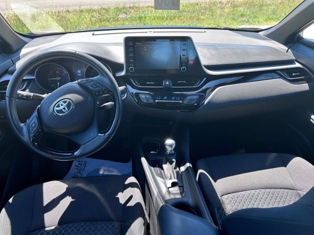 TOYOTA C-hr 1.8h active e-cvt