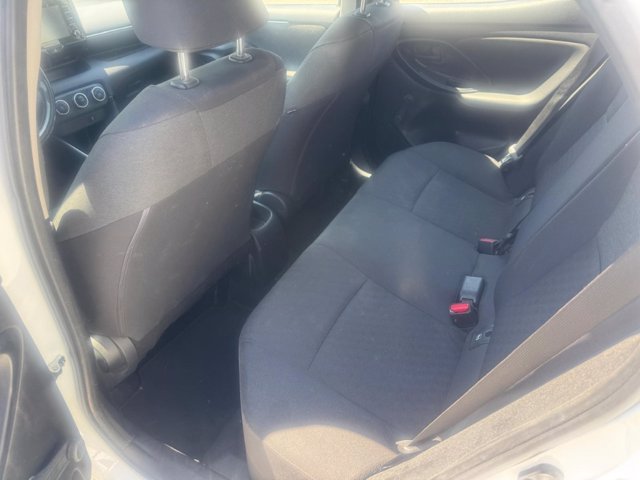 TOYOTA Yaris 1.0 active