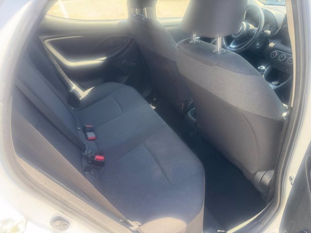 TOYOTA Yaris 1.0 active