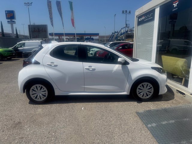 TOYOTA Yaris 1.0 active