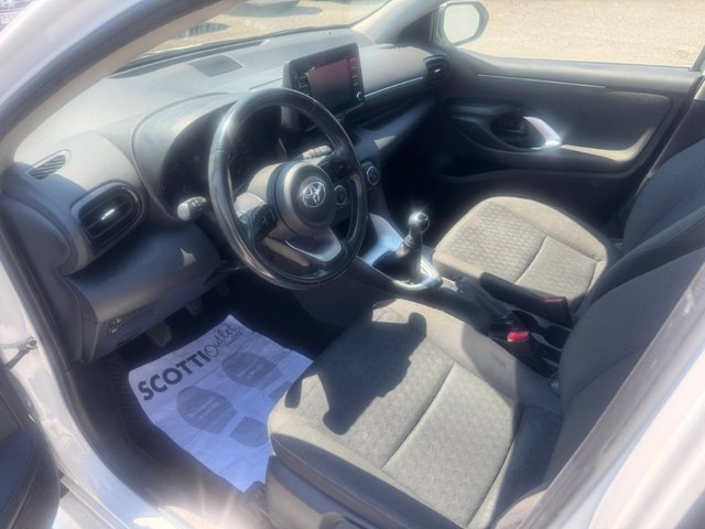 TOYOTA Yaris 1.0 active