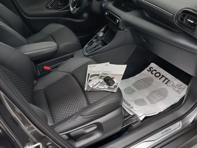 TOYOTA Yaris 1.5 Hybrid 5 porte Lounge