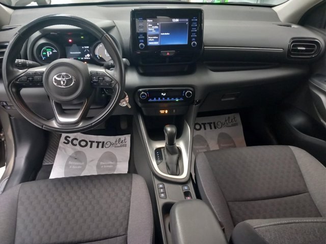 TOYOTA Yaris 1.5h trend