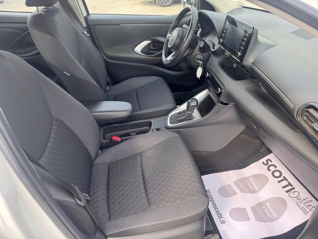 TOYOTA Yaris 1.5h active