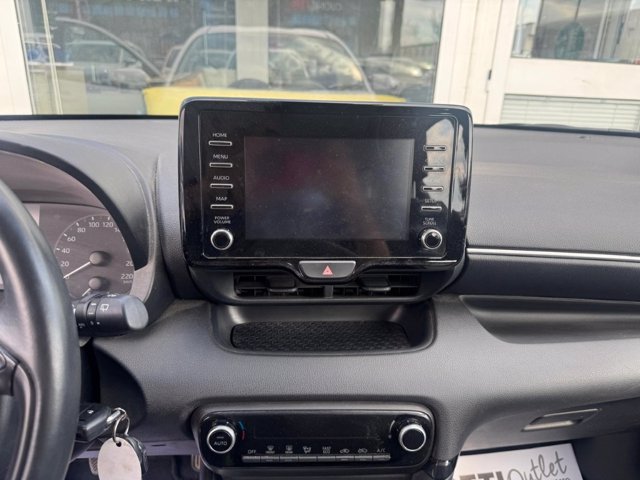 TOYOTA Yaris 1.5h active