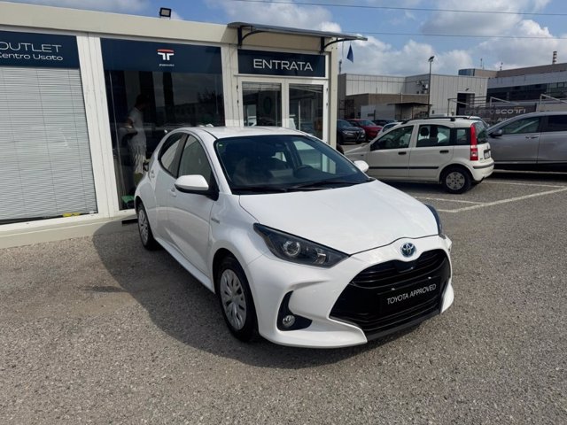 TOYOTA Yaris 1.5h active