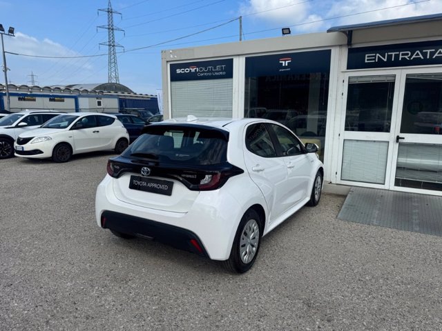 TOYOTA Yaris 1.5h active