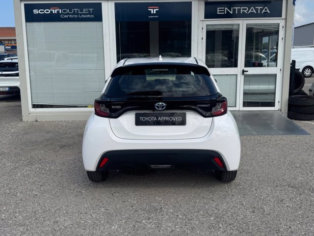 TOYOTA Yaris 1.5h active