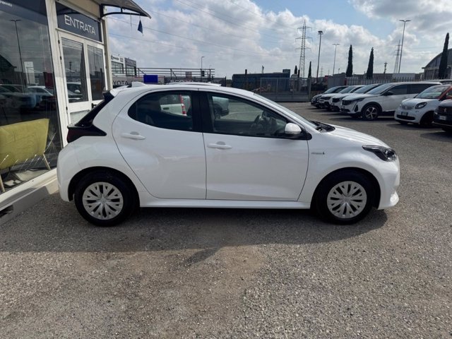 TOYOTA Yaris 1.5h active