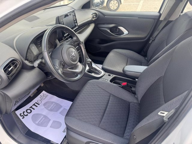 TOYOTA Yaris 1.5h active