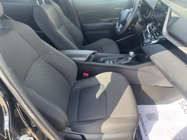 TOYOTA C-hr 1.8h active e-cvt