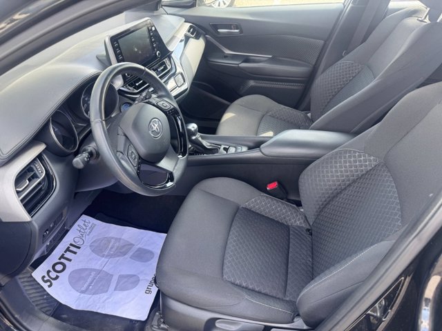 TOYOTA C-hr 1.8h active e-cvt