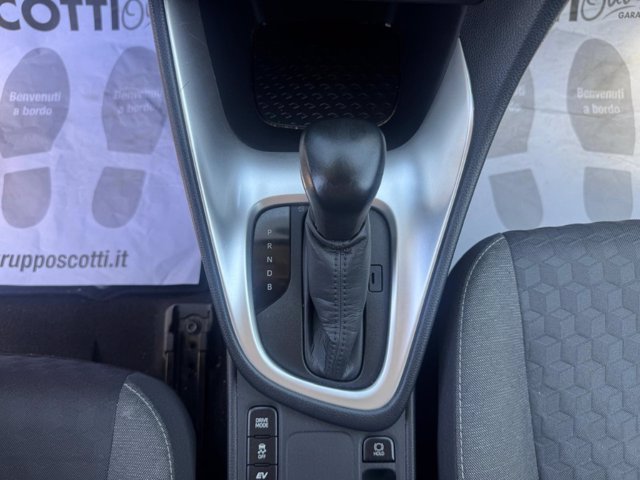 TOYOTA Yaris 1.5h trend
