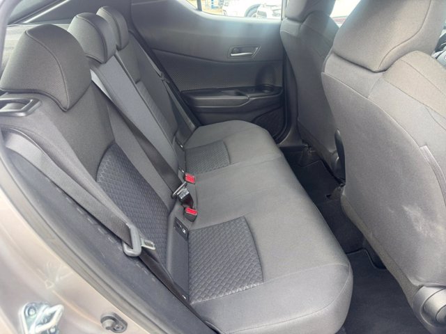 TOYOTA C-hr 1.8h business e-cvt