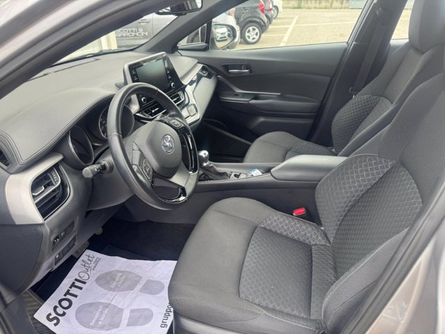 TOYOTA C-hr 1.8h business e-cvt