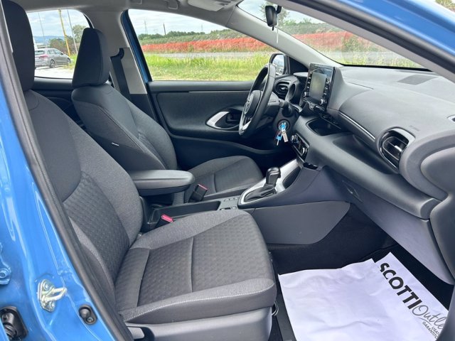 TOYOTA Yaris 1.5h trend