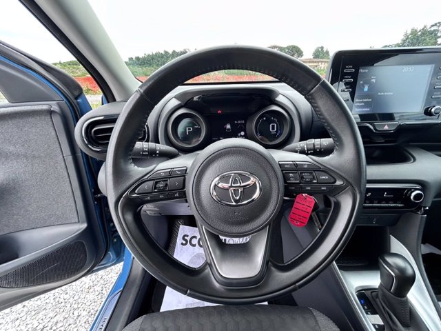 TOYOTA Yaris 1.5h trend