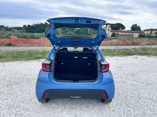 TOYOTA Yaris 1.5h trend