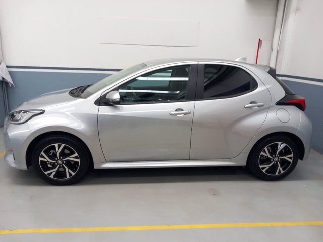 TOYOTA Yaris 1.5h trend