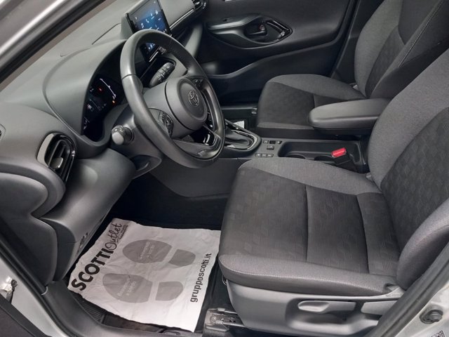 TOYOTA Yaris 1.5h trend