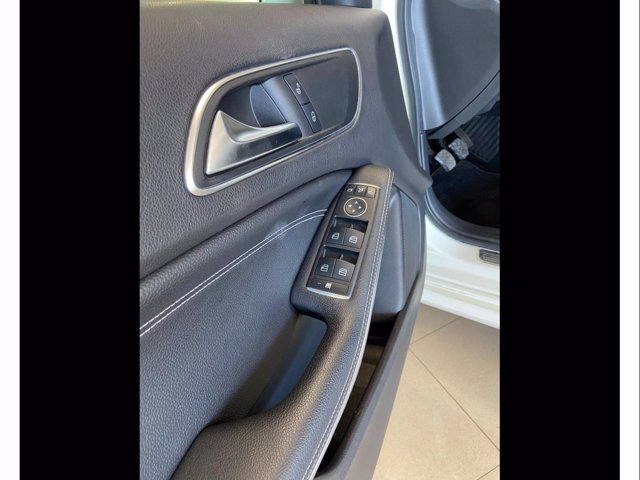 MERCEDES A 180 sport e6
