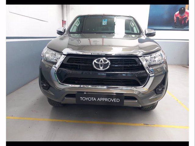 TOYOTA Hilux 2.4 d-4d c&c 4x4 comfort