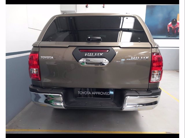 TOYOTA Hilux 2.4 d-4d c&c 4x4 comfort