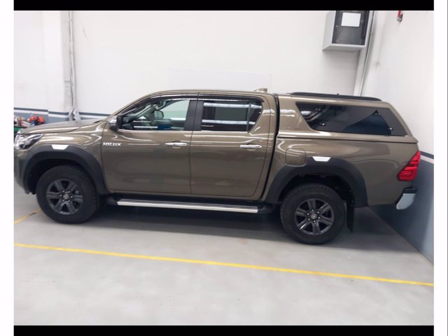 TOYOTA Hilux 2.4 d-4d c&c 4x4 comfort