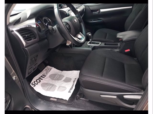 TOYOTA Hilux 2.4 d-4d c&c 4x4 comfort