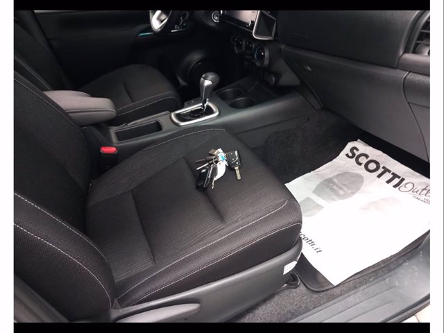 TOYOTA Hilux 2.4 d-4d c&c 4x4 comfort