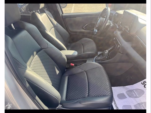TOYOTA Yaris 1.5h lounge