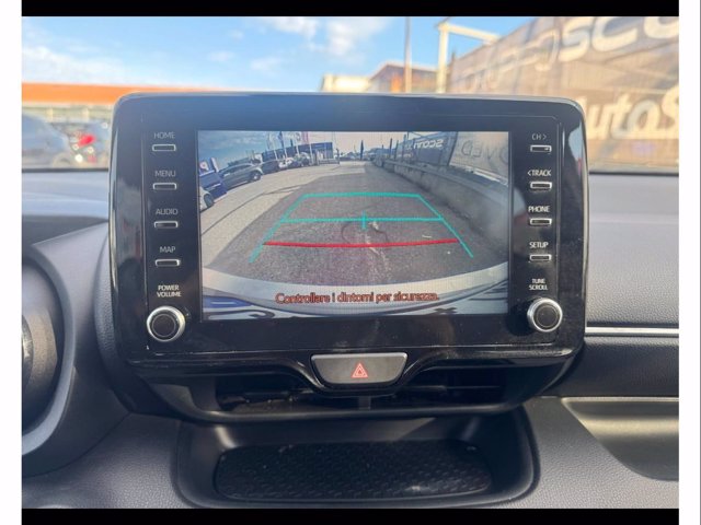 TOYOTA Yaris 1.5h lounge