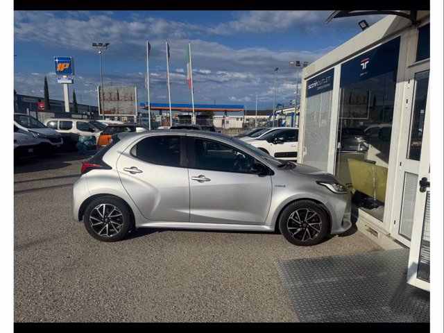 TOYOTA Yaris 1.5h lounge