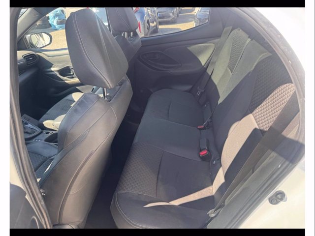 TOYOTA Yaris 1.5h lounge