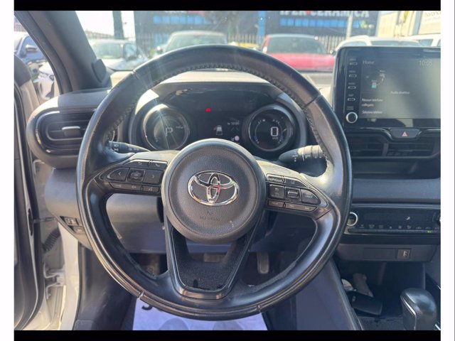 TOYOTA Yaris 1.5h lounge