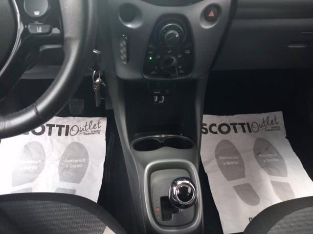TOYOTA Aygo 5p 1.0 x-play m-mt 72cv