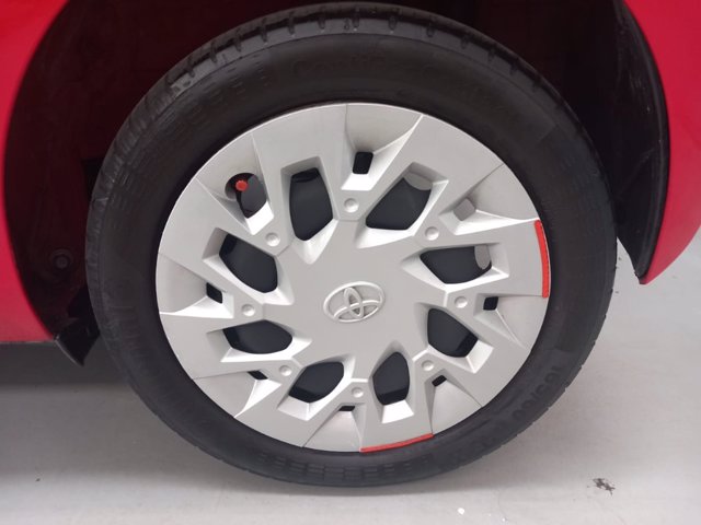 TOYOTA Aygo 5p 1.0 x-play m-mt 72cv