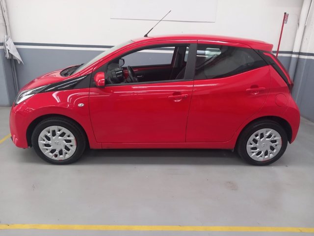 TOYOTA Aygo 5p 1.0 x-play m-mt 72cv