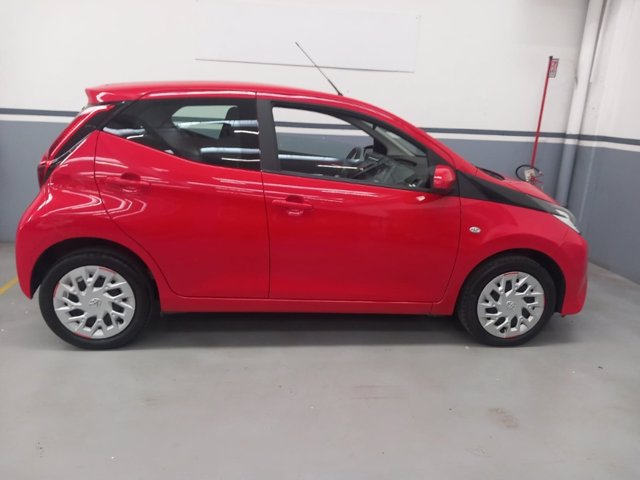 TOYOTA Aygo 5p 1.0 x-play m-mt 72cv