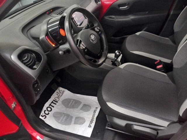 TOYOTA Aygo 5p 1.0 x-play m-mt 72cv